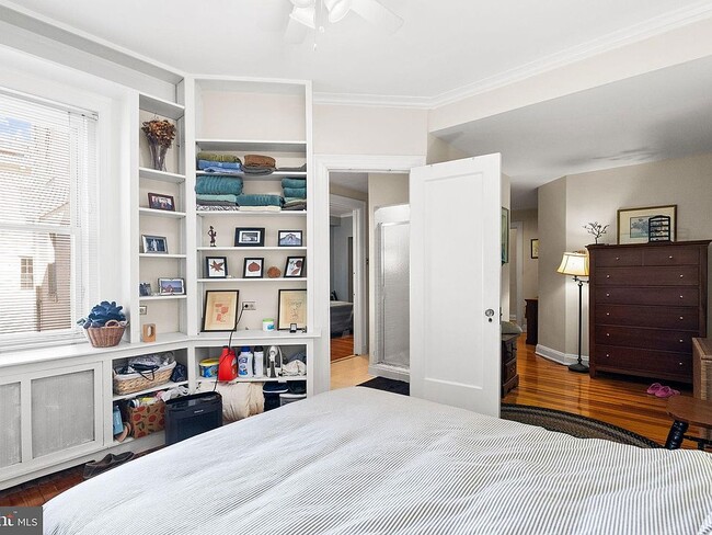 Building Photo - 3405 Greenway