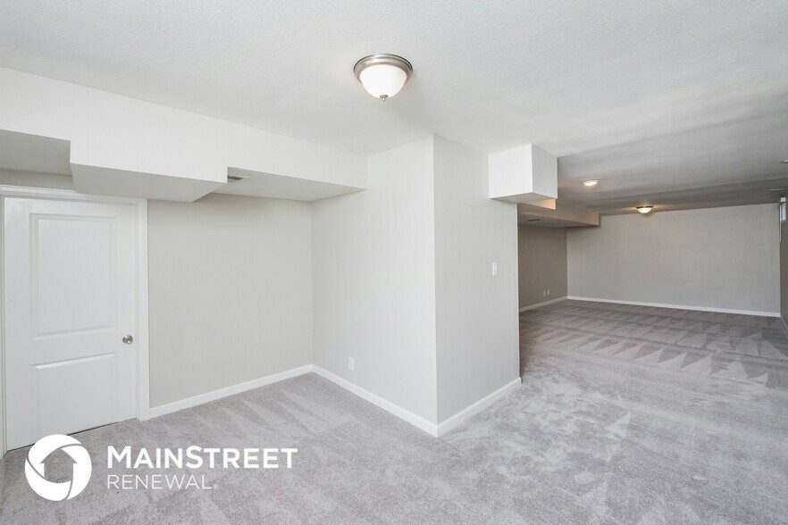 Building Photo - 9320 W 104th Pl