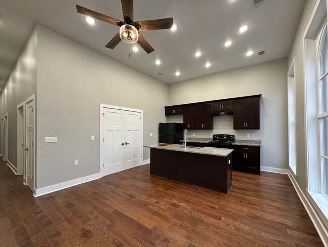 Building Photo - Charming Downtown Apartments