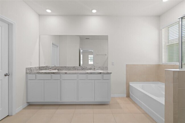 Building Photo - 8260 SW 59th Ave