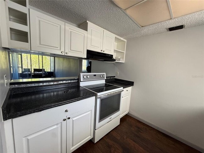 Building Photo - 621 99th Ave N