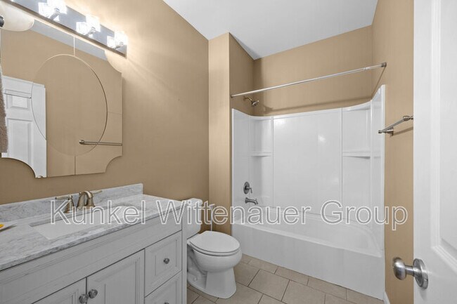 Building Photo - 105 Forest Oaks Dr