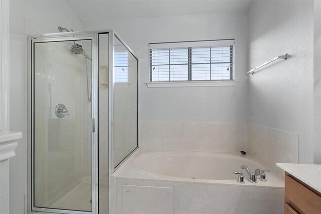 Building Photo - 9201 Brodie Ln
