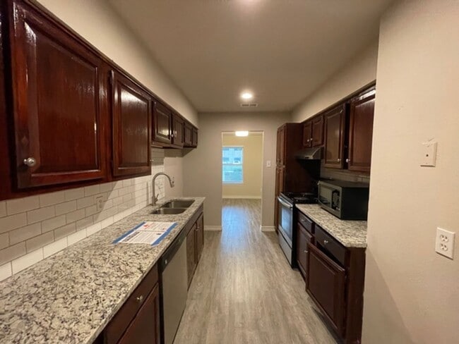 Building Photo - 1017-1019 Mullins Street