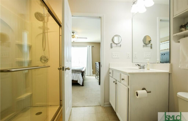 Building Photo - 426 Lions Den Dr