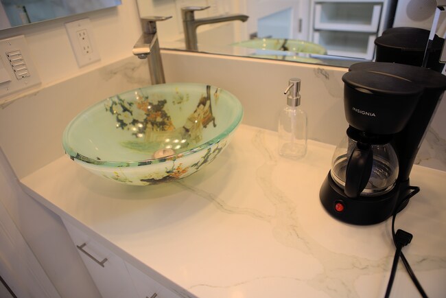 Building Photo - 1215 Altamead Dr