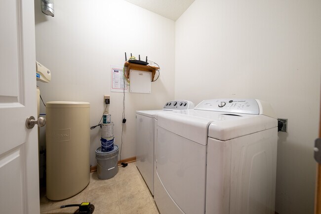 Building Photo - 6642 Pine Crest Trail S