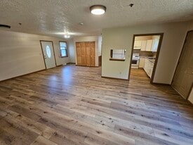 Building Photo - 531 Lakeshore Ct