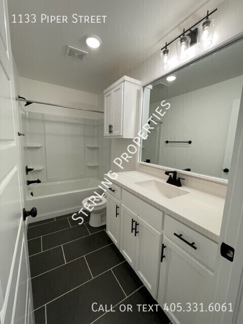 Building Photo - 1133 Piper St