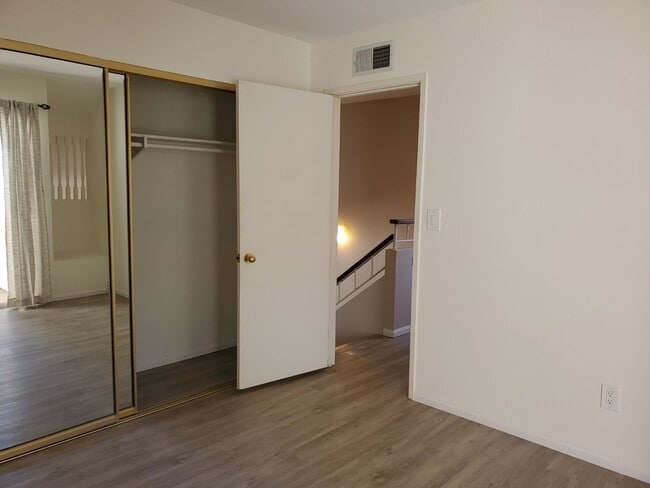 Building Photo - Fabulous Fletcher Hills remodeled townhome.