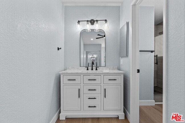 Building Photo - 18812 Vista Del Canon