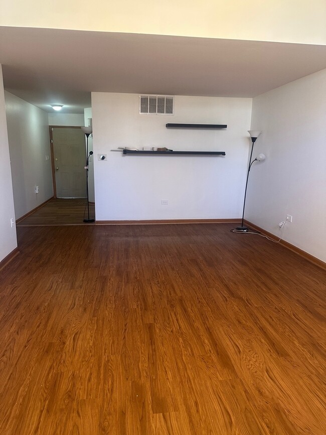 Building Photo - 1942 Heron Ave