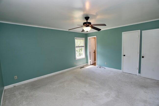 Building Photo - 549 Pringle Dr