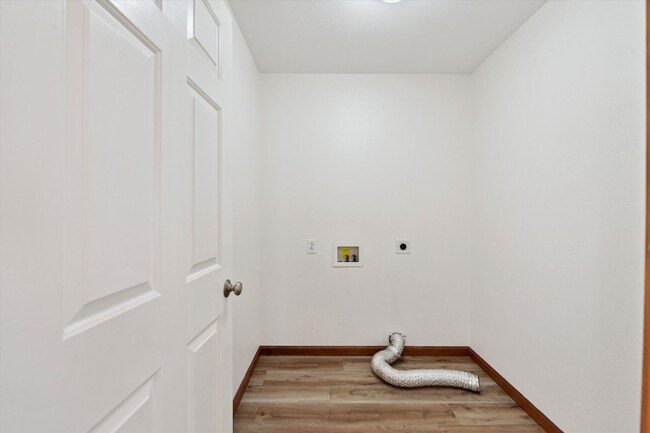 Building Photo - Large 3 Bed 2 Bath ranch for rent