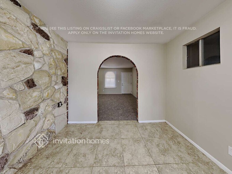 Building Photo - 1307 E Dunlap Ave