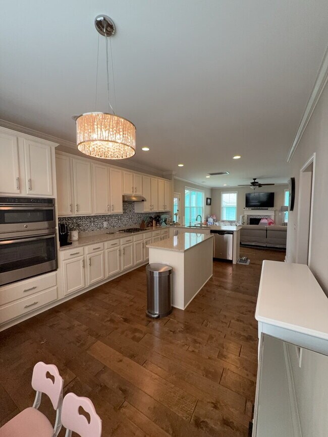 Building Photo - 302 Pond Hill Ct