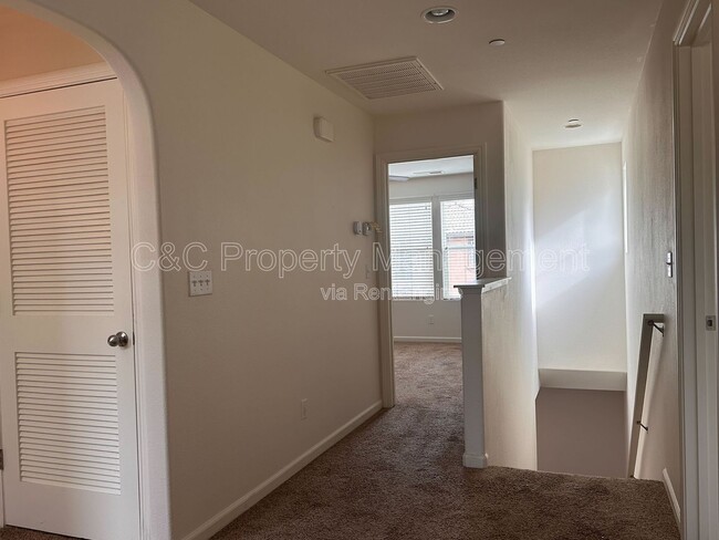 Building Photo - 3672 Etchings Way