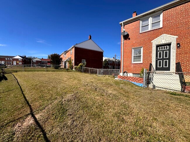 Building Photo - 1008 Tunbridge Rd