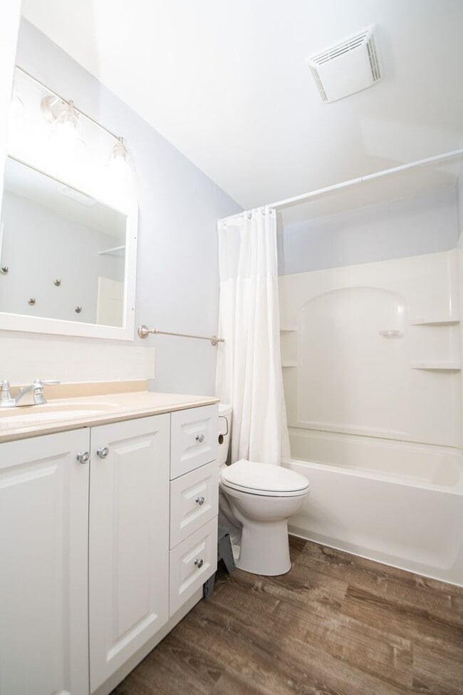 Building Photo - 3 bed 2 bath Ranch in Hobart