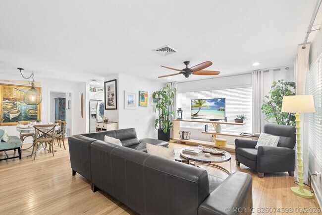 Building Photo - 1601 S Palmway
