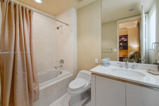 Building Photo - 16051 Collins Ave