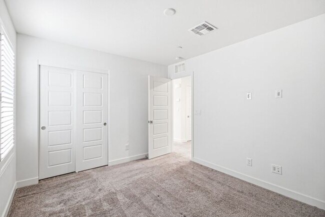 Building Photo - Beautiful 4-Bedroom Inspirada Home with Loft, Upgraded Kitchen & Private Backyard