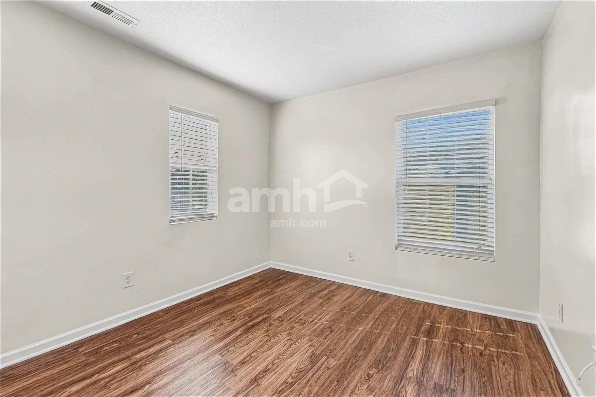 Building Photo - 417 Magna Dr