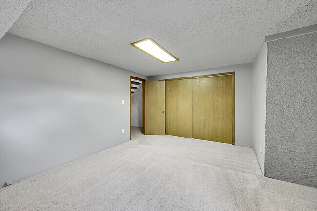 Building Photo - $1,995 - 3 Bed, 2.5 Bath Townhome in Color...