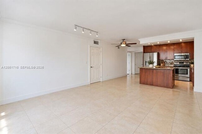 Building Photo - 1801 S Treasure Dr