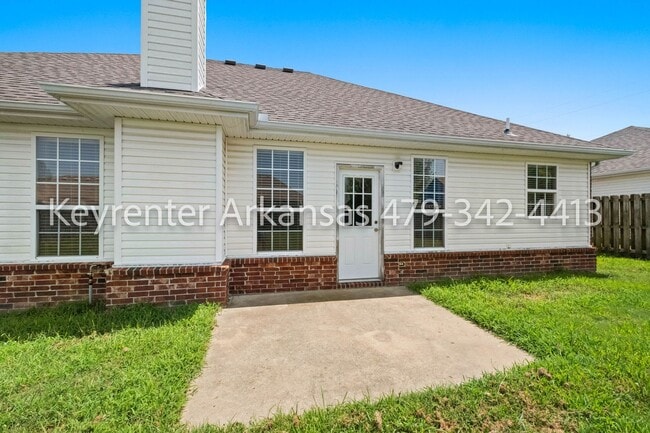 Building Photo - Bright 3 Bedroom Bentonville Home with Fenced Yard & Natural Light