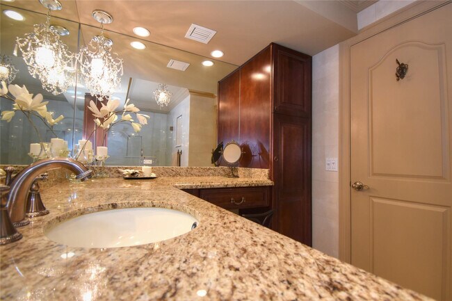 Building Photo - 1012 N Ocean Blvd