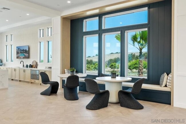 Building Photo - 5015 Avenida Lugano