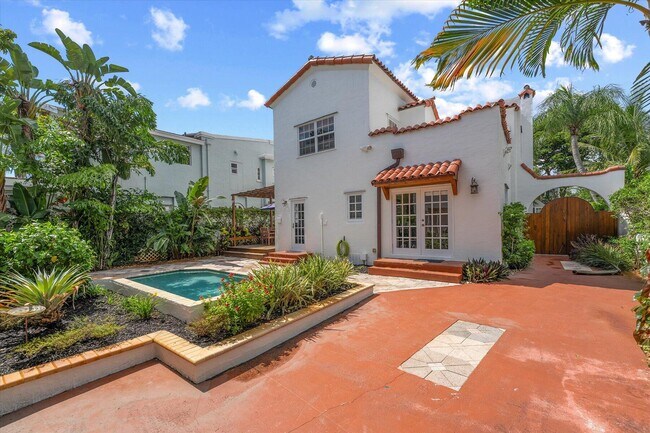 Building Photo - 221 Greymon Dr