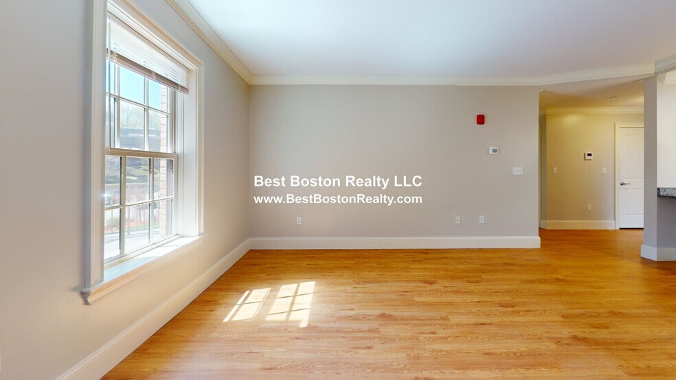 Building Photo - 286 Main St