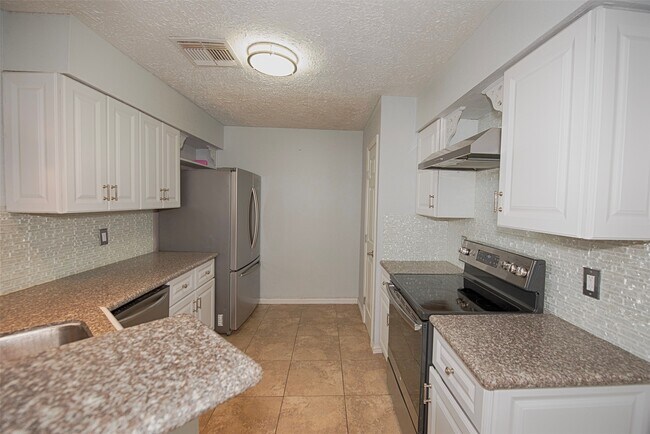 Building Photo - 2914 Tarpon Dr