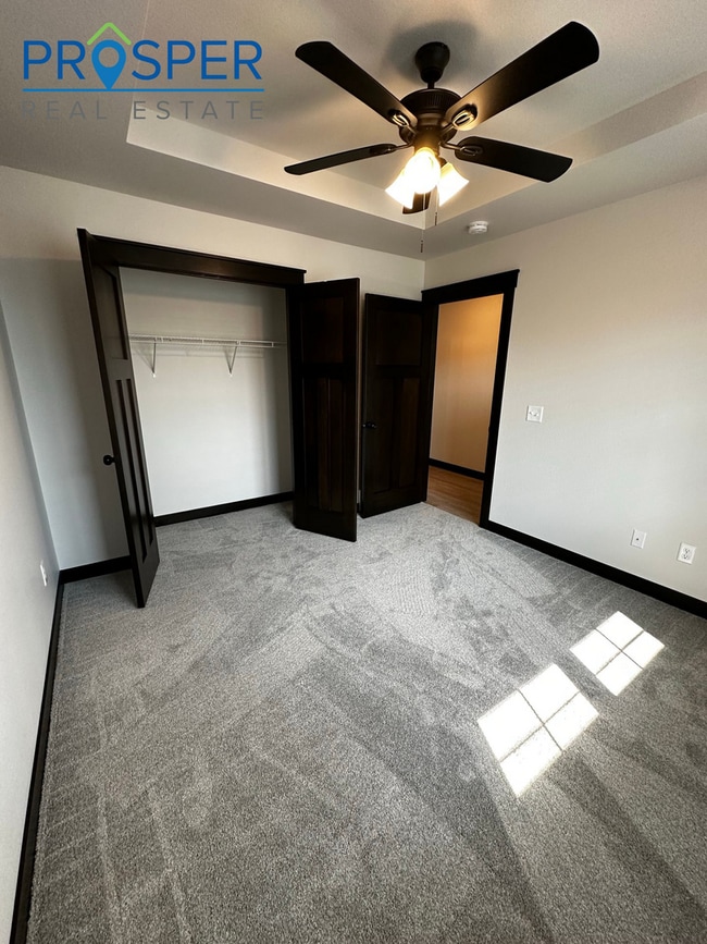 Building Photo - CA785X