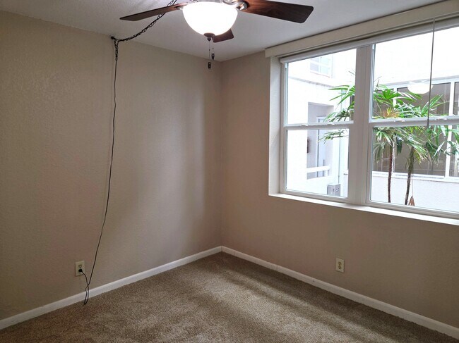 Building Photo - 5801 Bahia Del Mar Cir