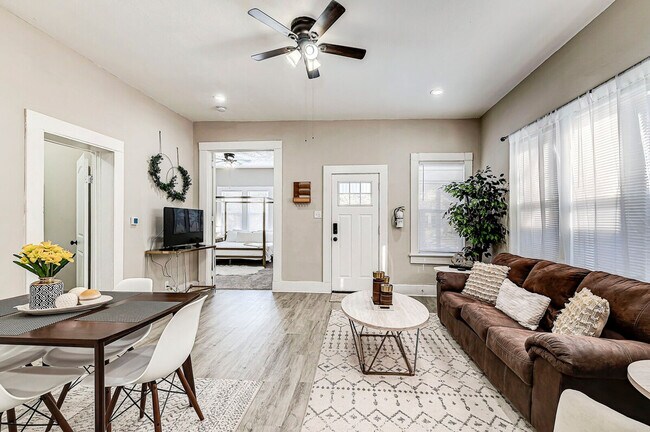 Building Photo - 611 Lincoln St