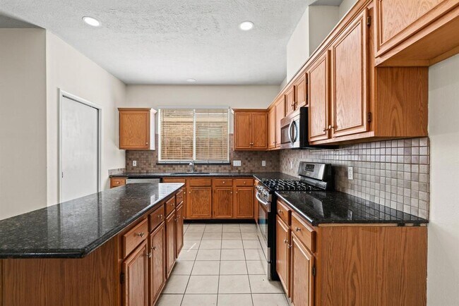 Building Photo - 15810 Mission View Ct