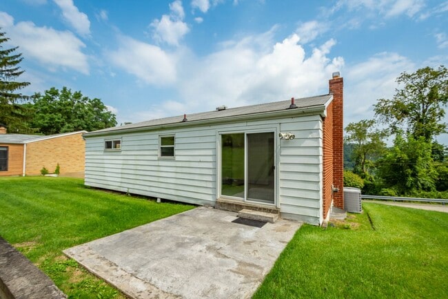 Building Photo - AVAILABLE OCT 1ST!! GORGEOUS 2 BEDROOM IN ...