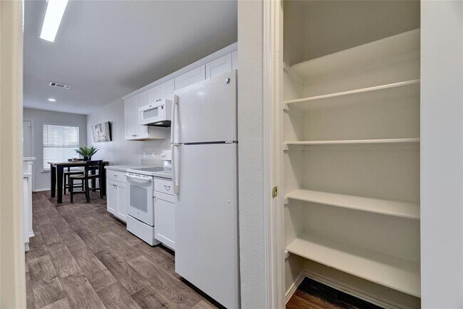 Building Photo - 9716 Sugar Hill Dr