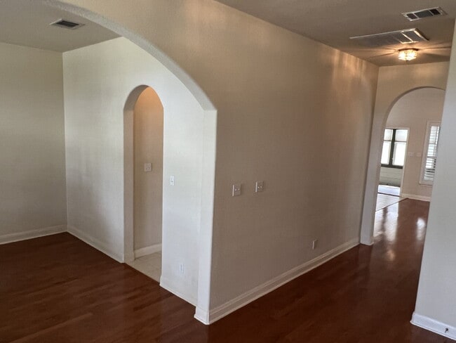 Building Photo - Spacious 3 bed, 2 bath in Plum Creek