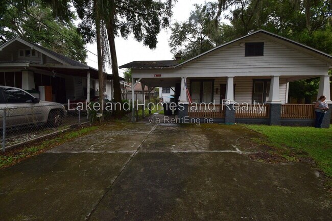 Building Photo - 906 Vistabula St