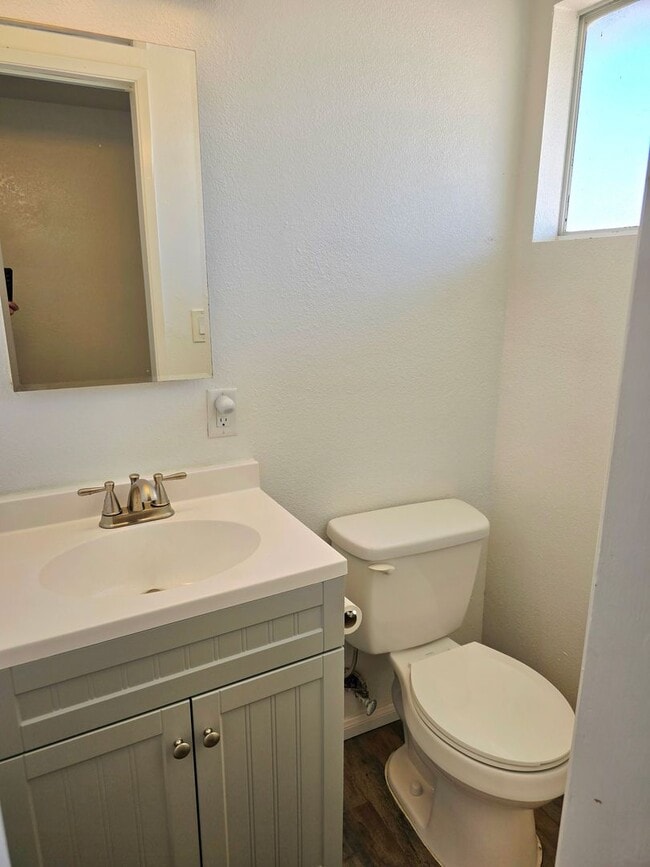 Building Photo - Cozy 3 Bedroom 1.5 Bathroom Near The Natio...