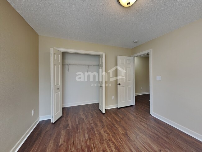 Building Photo - 9734 Lomax Dr