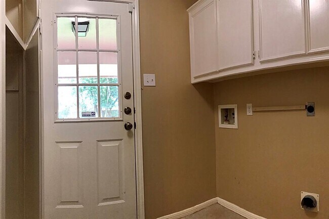 Building Photo - 16714 Rustic Colony Dr