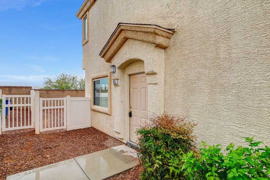 Building Photo - 8842 Duncan Barrel Ave