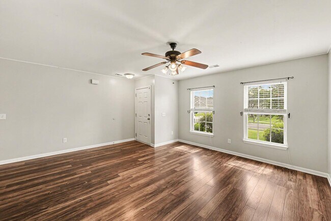 Building Photo - 109 Larkspur Dr