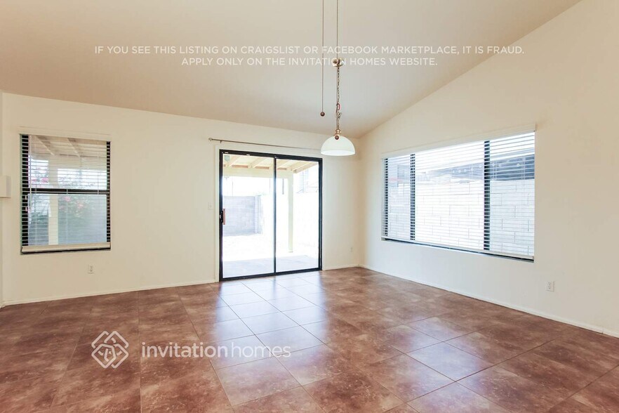 Building Photo - 3049 W Country Club Terrace