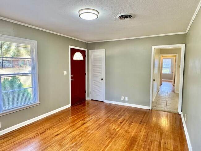 Building Photo - Beautifully Updated 3-Bedroom, 2-Bath Home...